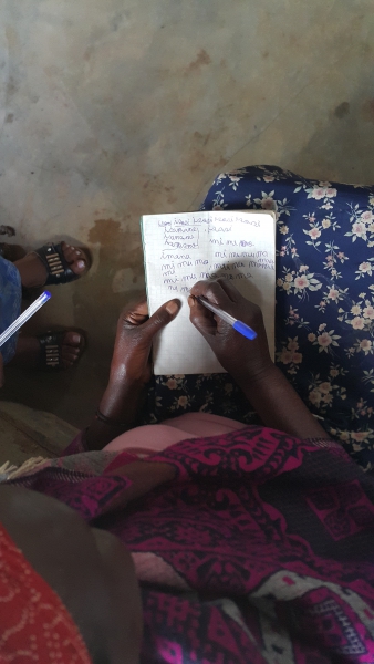 Escuela adultos en Ruanda con la colaboración de Dilaya