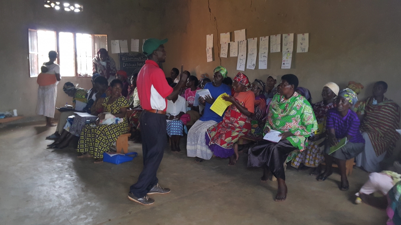 Escuela adultos en Ruanda con la colaboración de Dilaya